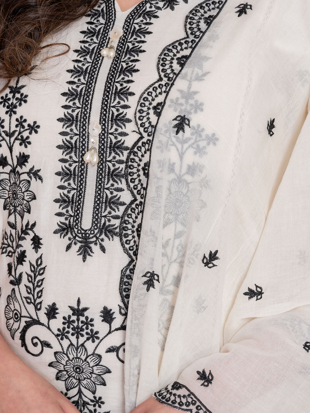 MALKORA SIGNATURE COTTON MULMUL STRAIGHT SUIT-IVORY WITH BLACK THREAD WORK