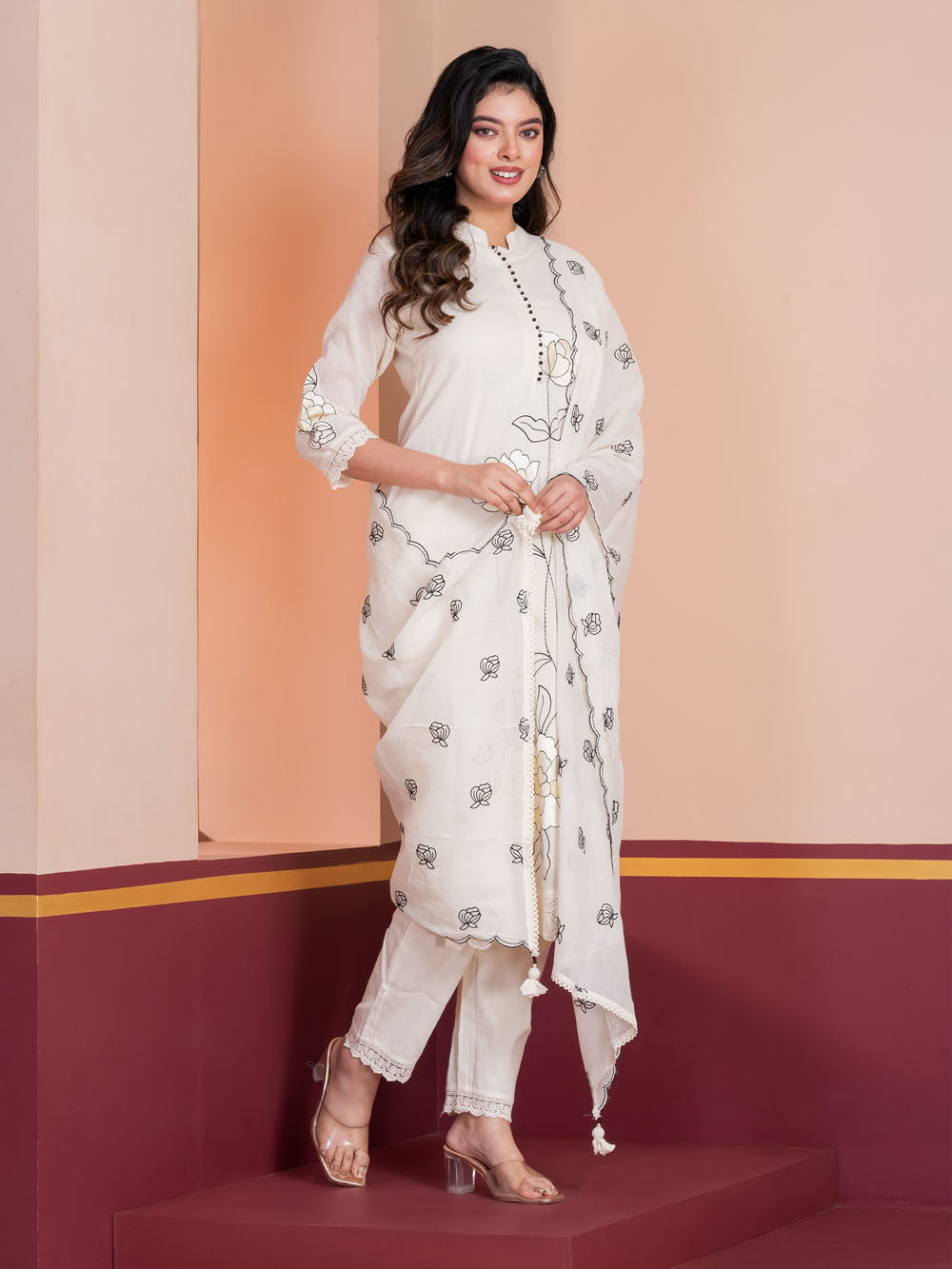 MALKORA NOIR OUTLINE EMBROIDERED SUIT SET